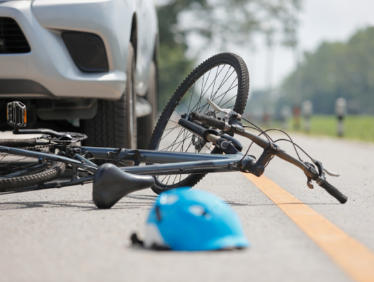 11-letni rowerzysta uszkodził prawidłowo zaparkowany samochód w powiecie krapkowickim i zostawił właścicielce kartkę z numerem telefonu do opiekuna