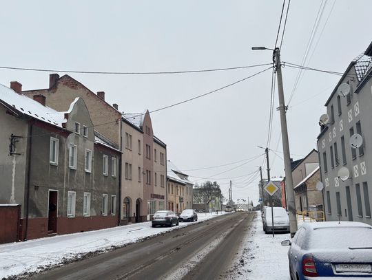 Utrudnienia na drogach po nocnych opadach. IMGW ostrzega przed gołoledzią