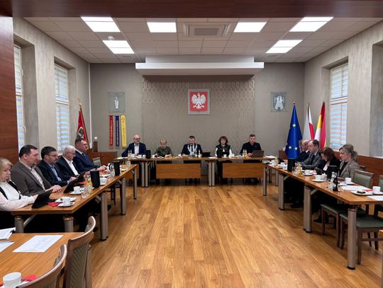 W Gogolinie nikt nie zostaje sam. Gmina wesprze ośrodek zdrowia pożyczką 2 mln zł wsparcia dla Gminnego Ośrodka Zdrowia w Gogolinie. Samorząd reaguje, by mieszkańcy mieli stały dostęp do lekarzy mimo opóźnień w refundacjach z NFZ.