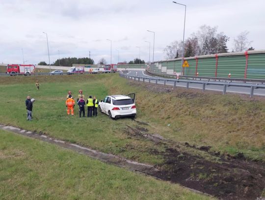 Węzeł Krapkowice na A4  – auto wypadło z drogi