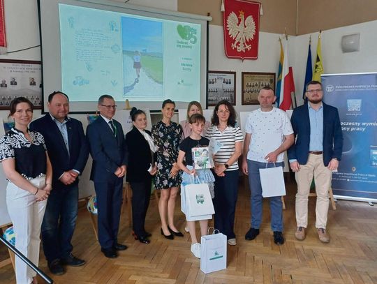 Wiktoria Hahn i Malwina Suchy najlepsze w regionalnym etapie konkursów KRUS „Wioski bez troski” Laureatki konkursów KRUS Wiktoria Hahn i Malwina Suchy z gminy Strzeleczki