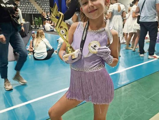 Wiktoria Simonides ze Strzeleczek, tancerka zespołu Rising Stars i mistrzyni Europy po zawodach KBRT Cup, laureatka Nagrody Burmistrza Strzeleczek.