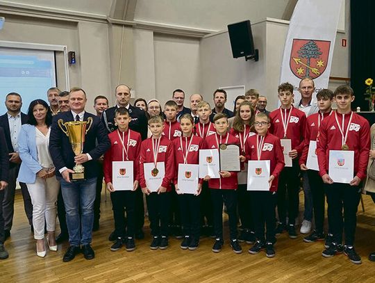 Władze gminy uhonorowały  Młodzieżową Drużynę Pożarniczą