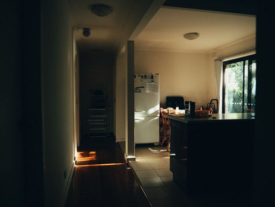 Zalane mieszkanie w Krapkowicach? Sprawdź, jak opanować chaos i szybko sfinansować remont