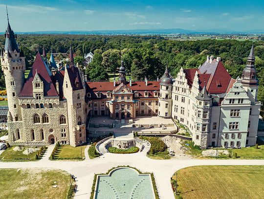 Zamek w Mosznej potwierdza pozycję turystycznej perły regionu
