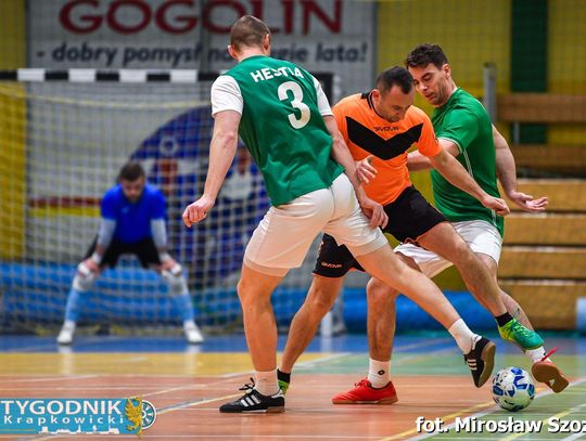 [ZDJĘCIA] Grad bramek: Liga Futsalu Tygodnika Krapkowickiego rozgrzała wczoraj do czerwoności