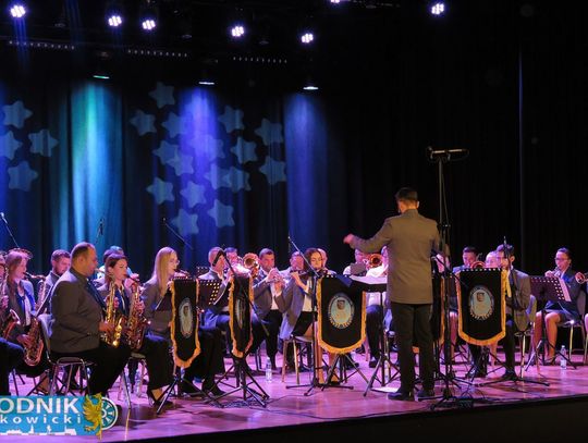 Krapkowicka Orkiestra Dęta podczas koncertu „Krapkowickie kolędowanie” w Domu Kultury w Krapkowicach