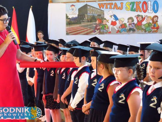 [ZDJĘCIA] Pierwszy dzwonek w Krapkowicach i Gogolinie – rok szkolny 2025/26 rozpoczęty