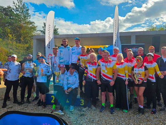 Zawodnicy na trasie IX Gogolińskiego Crossu Szpica Tour w Gogolinie