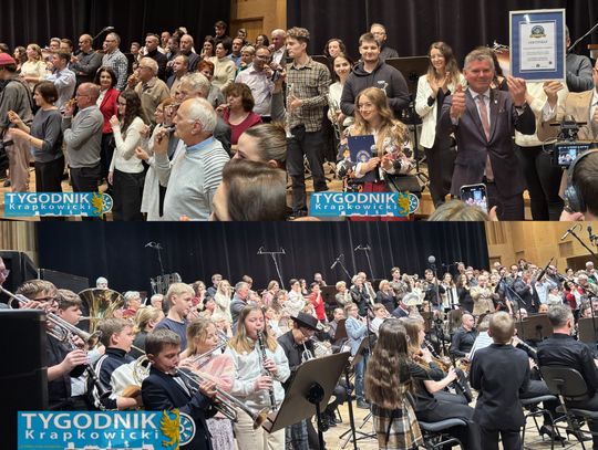 159 muzyków i uczestników na scenie Filharmonii Opolskiej im. Józefa Elsnera podczas rekordowego wykonania „Poszła Karolinka do Gogolina” Tygodnik Krapkowicki"