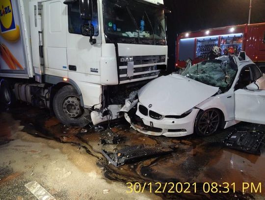 [ZDJĘCIA] Śmiertelny wypadek przy autostradzie – nie żyją 2 osoby