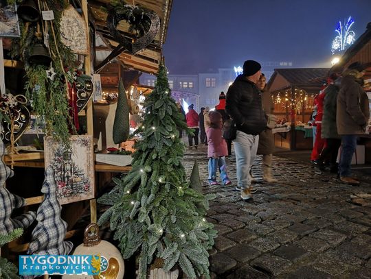 [ZDJĘCIA] Świąteczna magia w Krapkowicach. Jarmark Bożonarodzeniowy pełen atrakcji i wzruszeń