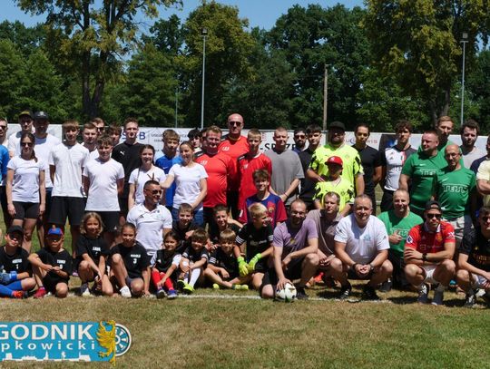[ZDJĘCIA] Turniej Rzutów Karnych 2025 w Obrowcu. Piłkarskie emocje po raz 14. i triumf DrinkTeam