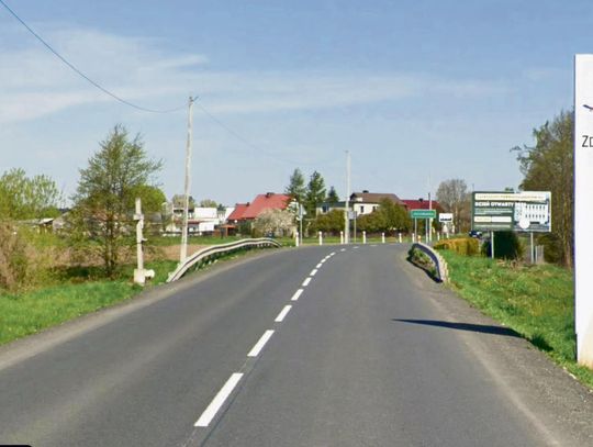 Odcinek drogi wojewódzkiej nr 423 w Januszkowicach między ul. Lompy a łącznikiem do Raszowej, przeznaczony do przebudowy.