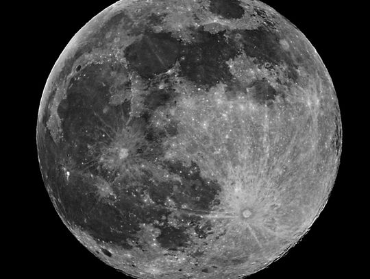 „Zimny Księżyc” rozświetlił grudniowe niebo nad powiatem krapkowickim