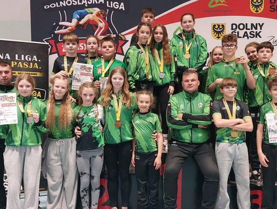 Zawodnicy ZKS Gogolin z medalami podczas I Otwartych Zawodów Dolnośląskiej Ligi Zapaśniczej w Boguszowie-Gorcach