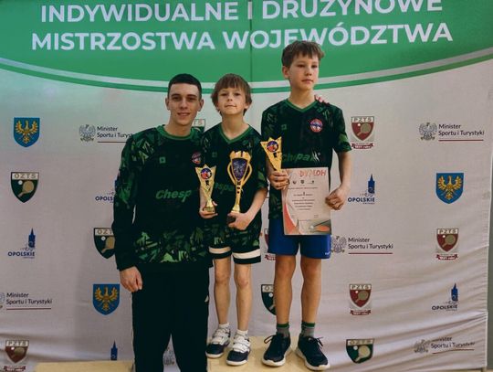 Młodzi tenisiści stołowi LZS Żywocice podczas Mistrzostw Województwa Opolskiego żaków