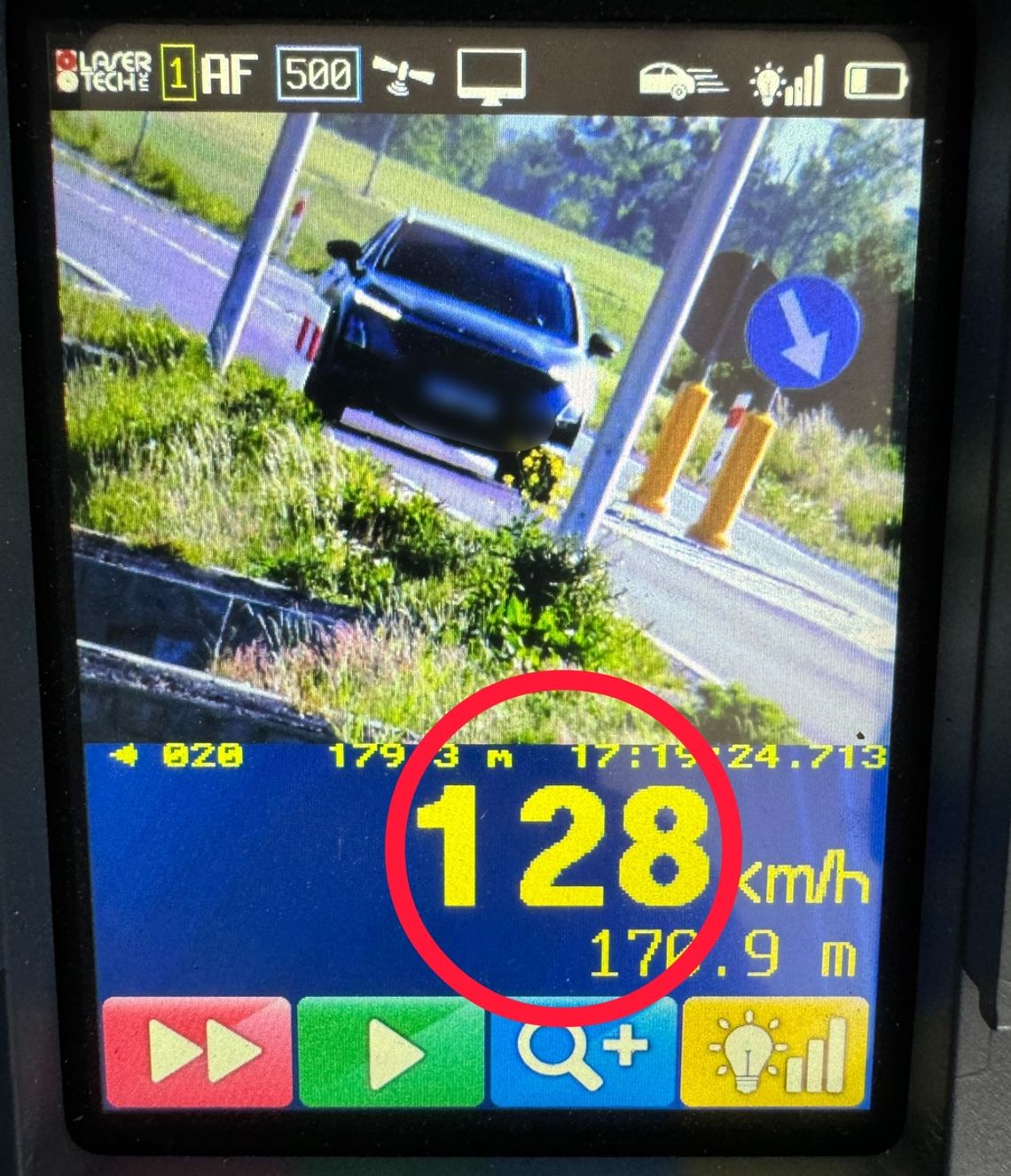 128 km/h w terenie zabudowanym. 34-latek w Pietnej stracił prawo jazdy w kilka minut Policjanci z Krapkowic zatrzymują kierowcę samochodu w Pietnej po pomiarze 128 km/h w terenie zabudowanym.