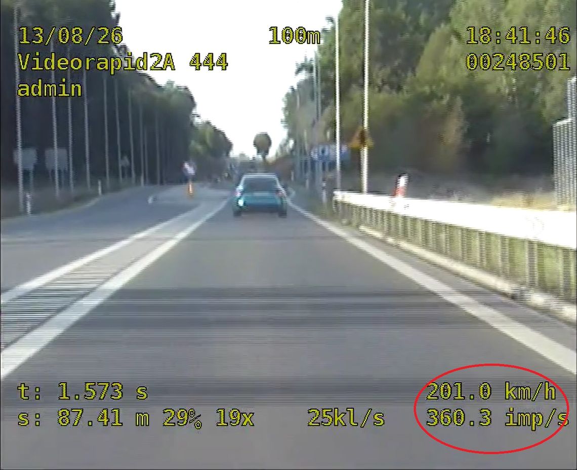 201 km/h na DK 45. BMW pędziło o 131 km/h za szybko. Kierowca stracił prawo jazdy BMW zatrzymane przez policję po przekroczeniu prędkości na DK 45