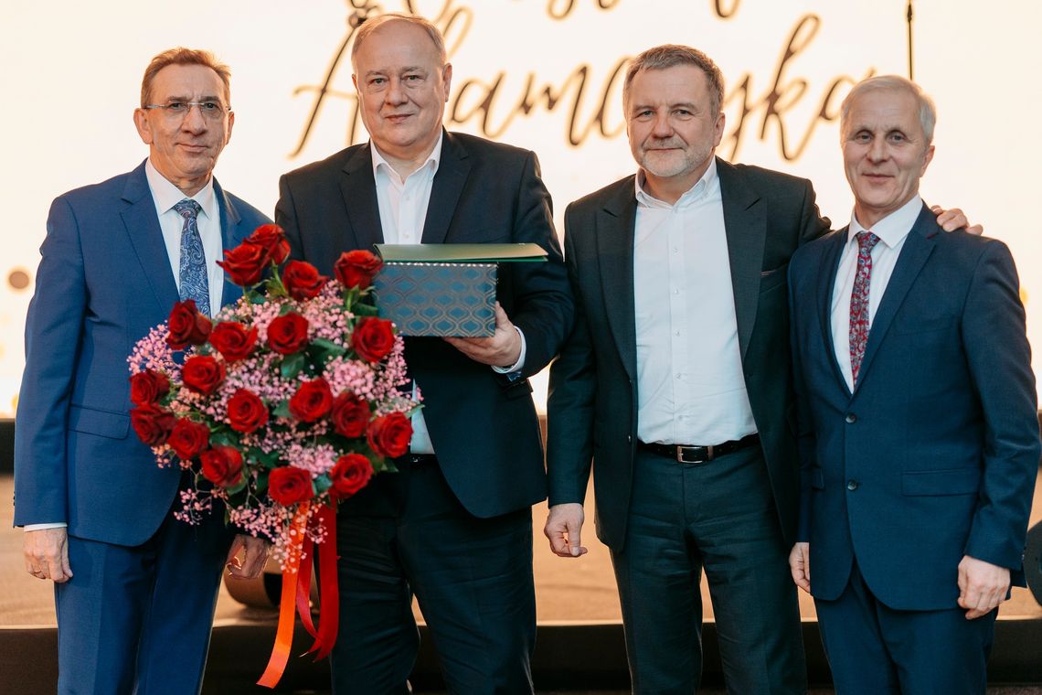 Wiesław Adamczyk, wiceprezes i dyrektor techniczny Górażdże Cement S.A., podczas pożegnania przed przejściem na emeryturę