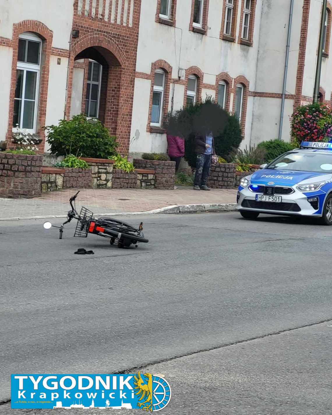 [ZDJĘCIA] Potrącenie rowerzysty w Gogolinie. 89-letni mężczyzna trafił do szpitala