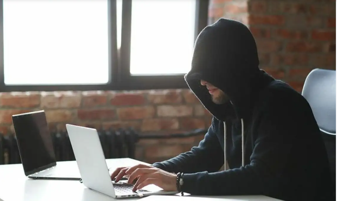 79-latka z powiatu krapkowickiego dostała telefon od „córki”. Potem wkroczył „lekarz” Telefoniczne oszustwo na 79-letnią mieszkankę powiatu krapkowickiego – oszuści podali się za jej córkę i lekarza.