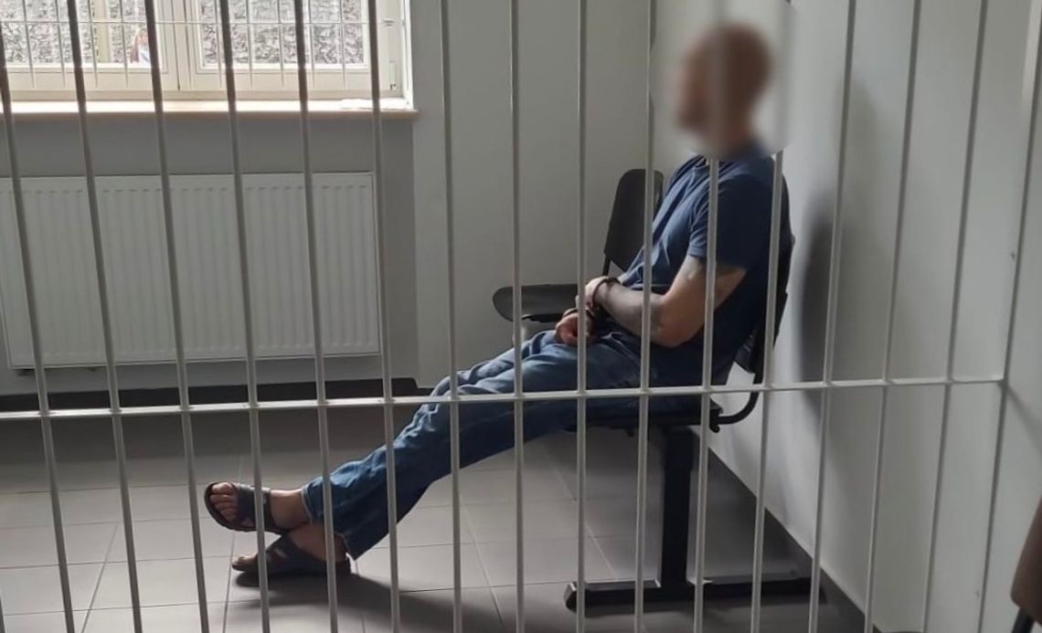 Awantura w domu ujawniła coś znacznie poważniejszego. 32-latek trafił za kratki Policjanci podczas interwencji w gminie Gogolin, która doprowadziła do zatrzymania 32-latka podejrzanego o usiłowanie rozboju i posiadanie narkotyków.