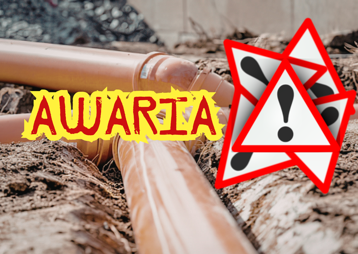 Służby wodociągowe prowadzą naprawę awarii sieci wodociągowej na ulicy Słowackiego w Krapkowicach.