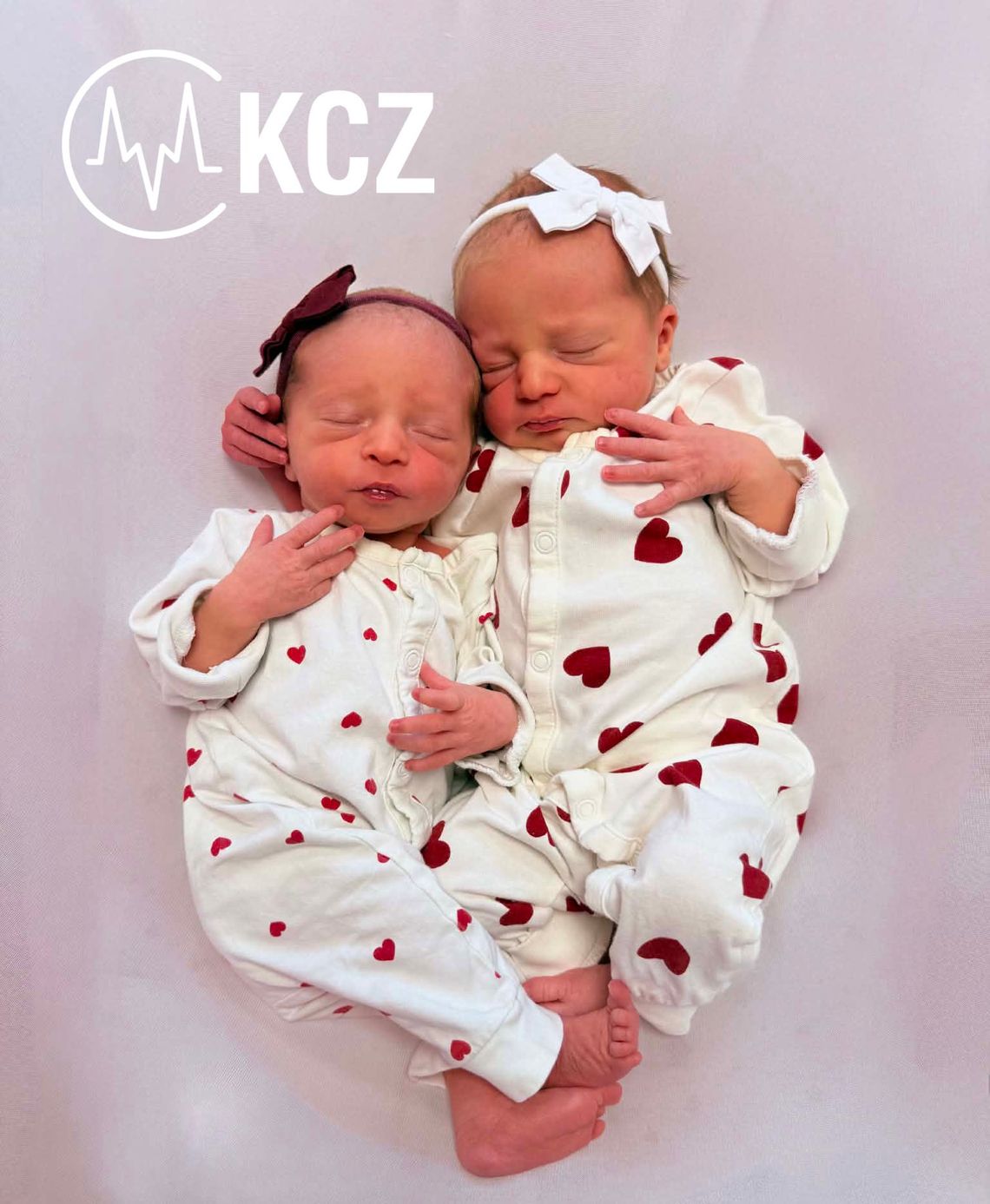 Bliźniaczki urodzone w Krapkowickim Centrum Zdrowia są symbolem lipcowego baby boomu. W lipcu 2026 roku w szpitalu w Krapkowicach przyszło na świat aż 77 noworodków.