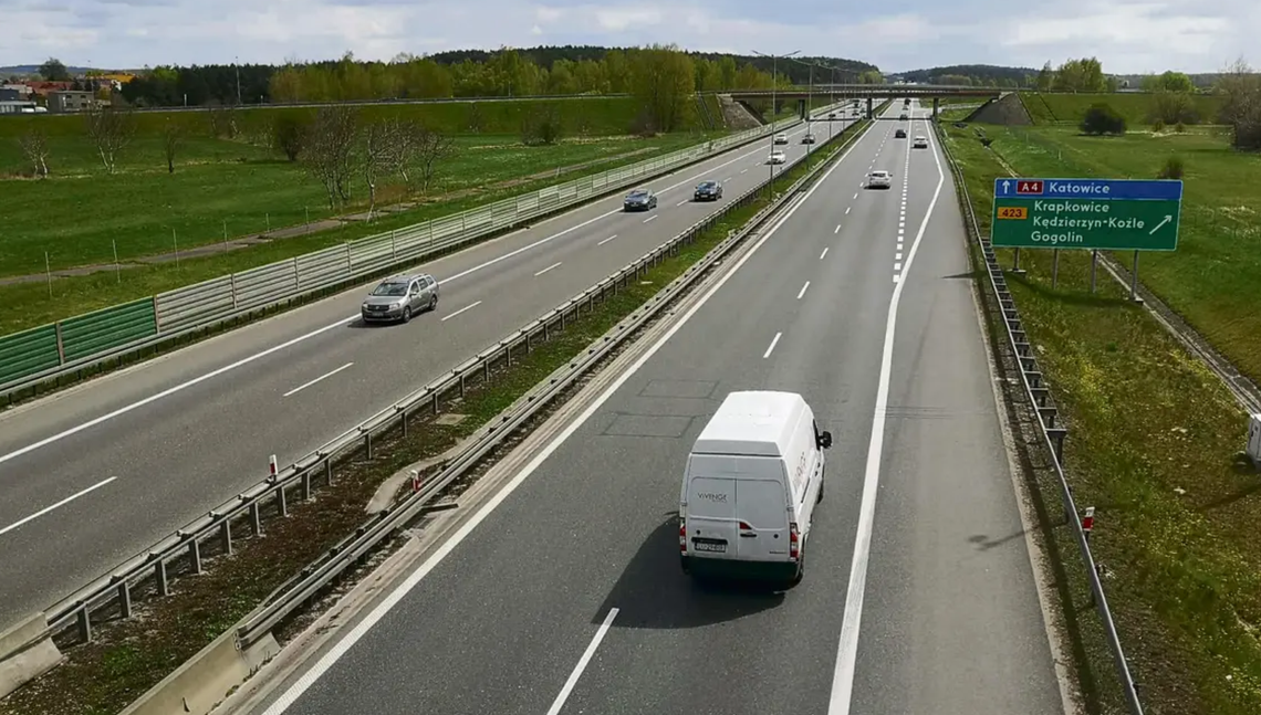 Będzie się działo na A4. Ekrany akustyczne i trzy pasy ruchu w planach GDDKiA Będzie się działo na A4. Ekrany akustyczne i trzy pasy ruchu w planach GDDKiA