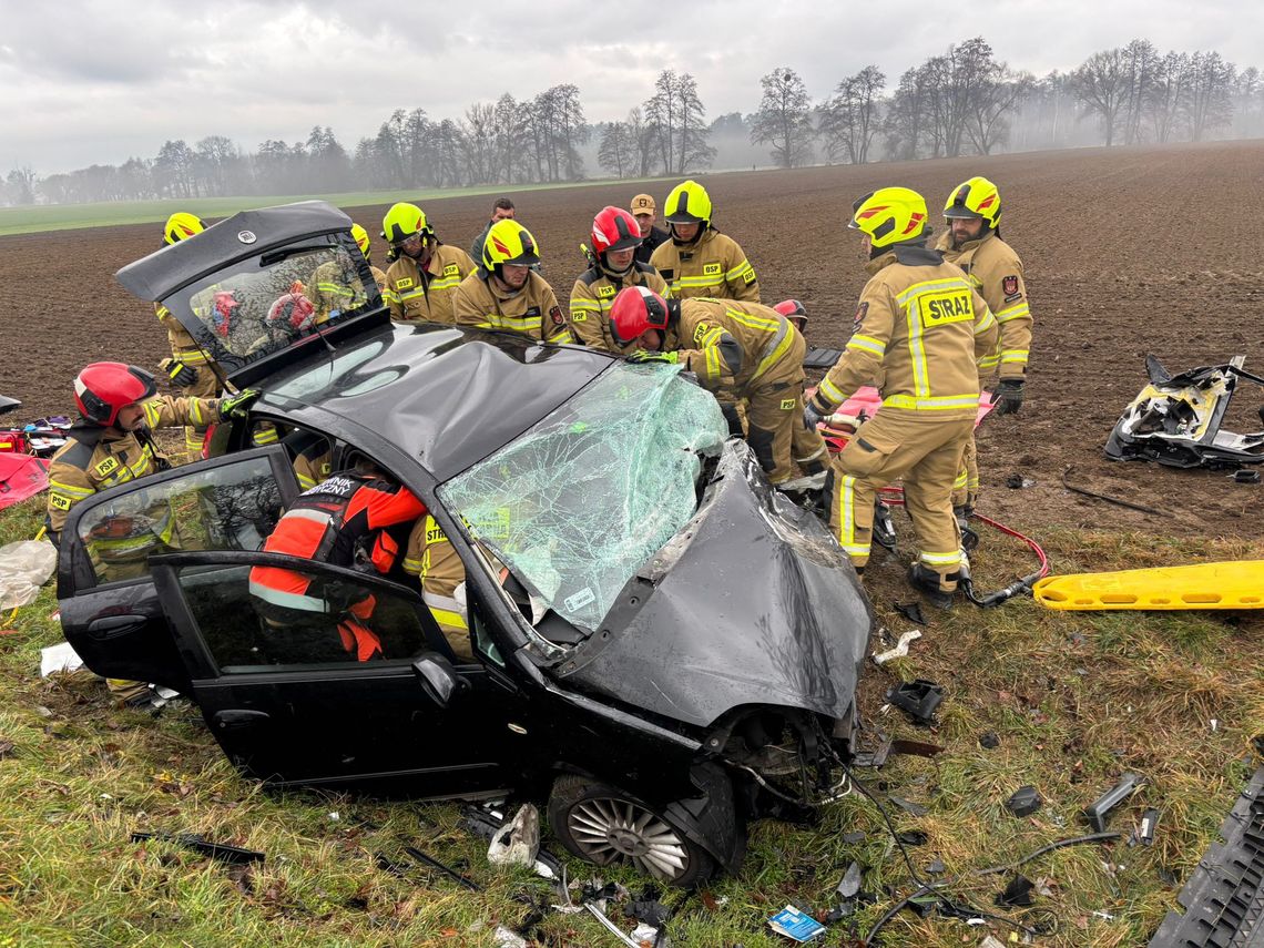Miejsce tragicznego wypadku drogowego na drodze wojewódzkiej nr 409 w miejscowości Dobra