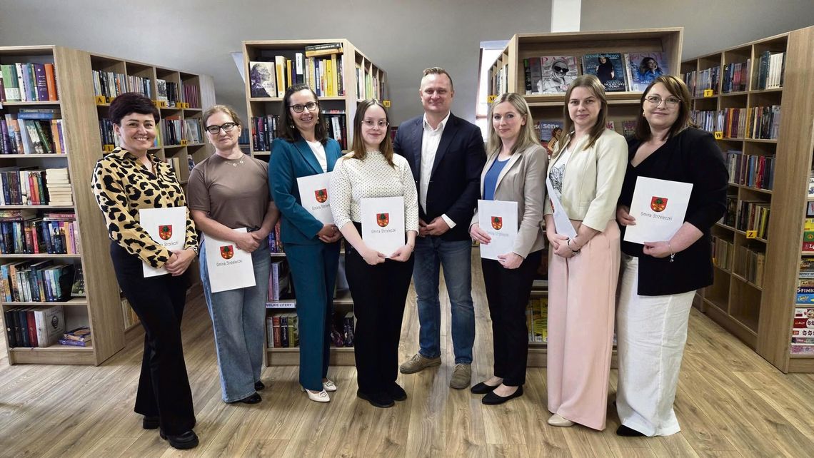 Burmistrz Marek Pietruszka spotkał się z bibliotekarzami. Podziękował za pasję, cierpliwość i rozwijanie kultury w gminie Burmistrz Marek Pietruszka podczas spotkania z bibliotekarzami Gminnej Biblioteki Publicznej w Strzeleczkach
