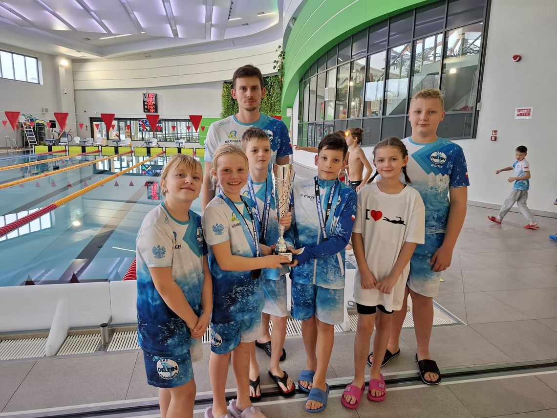 Delfin błyszczy w Tychach – 7 medali i podium w sztafecie!