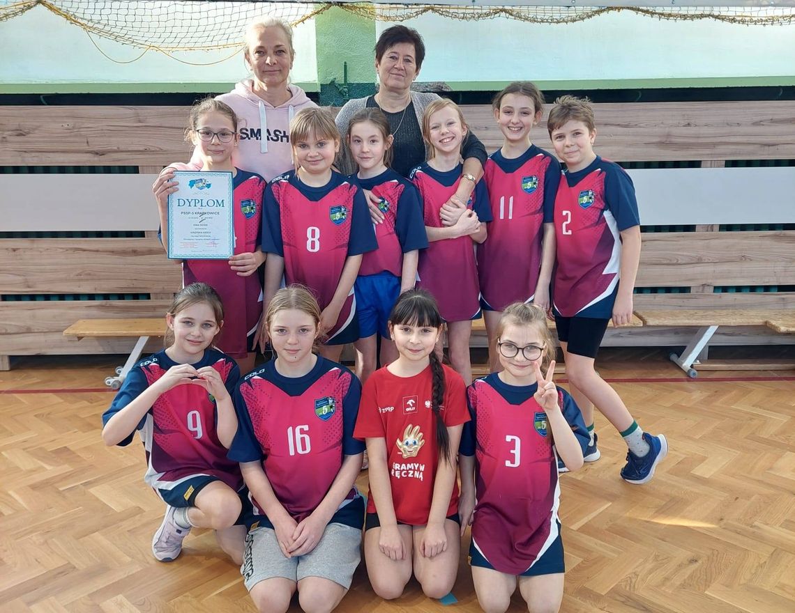 Dobre starcia w półfinale i awans - sportowy sukces uczniów PSP nr 5 w Krapkowicach