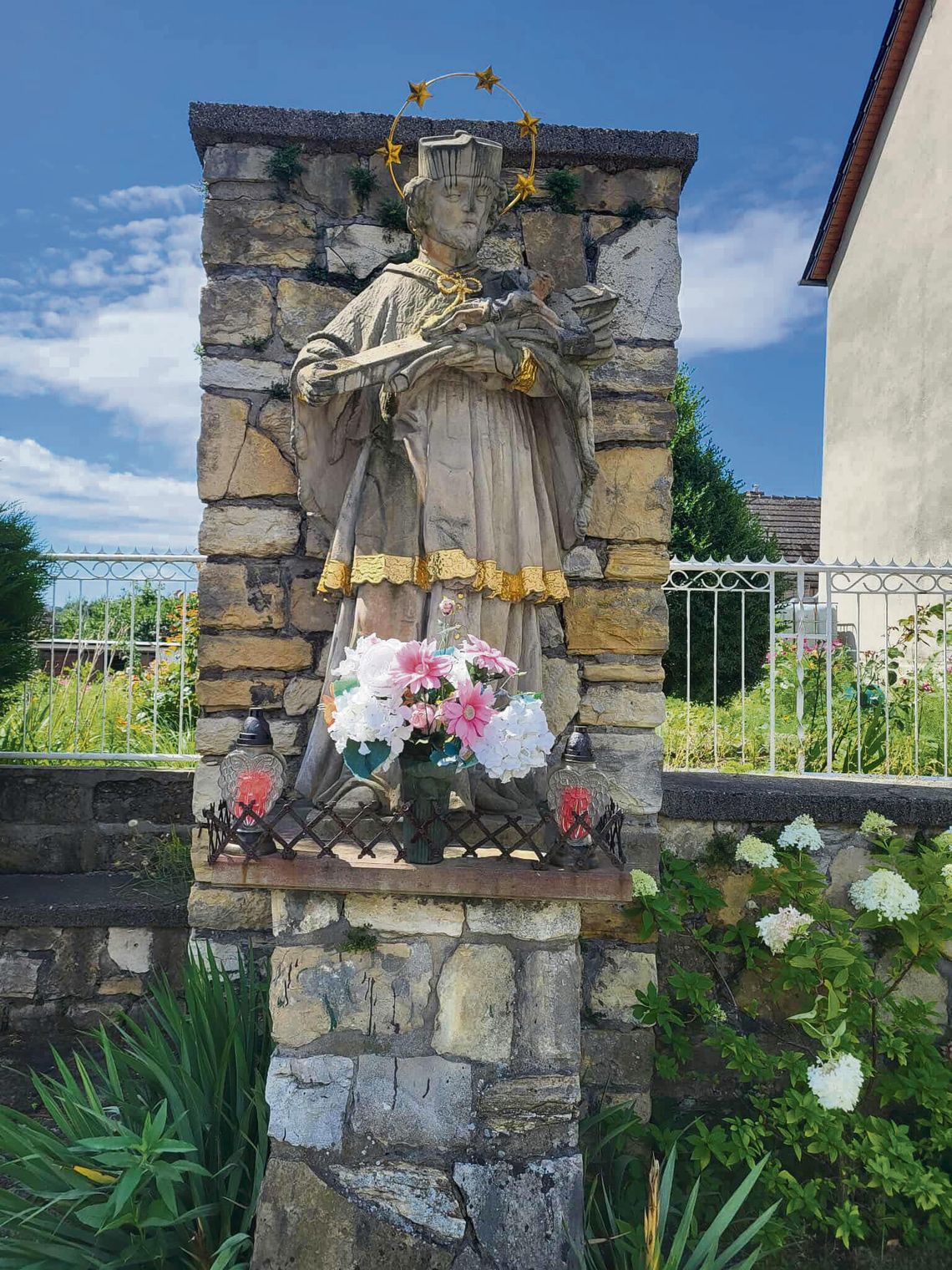 Duchowe strażnice pól i zagajników