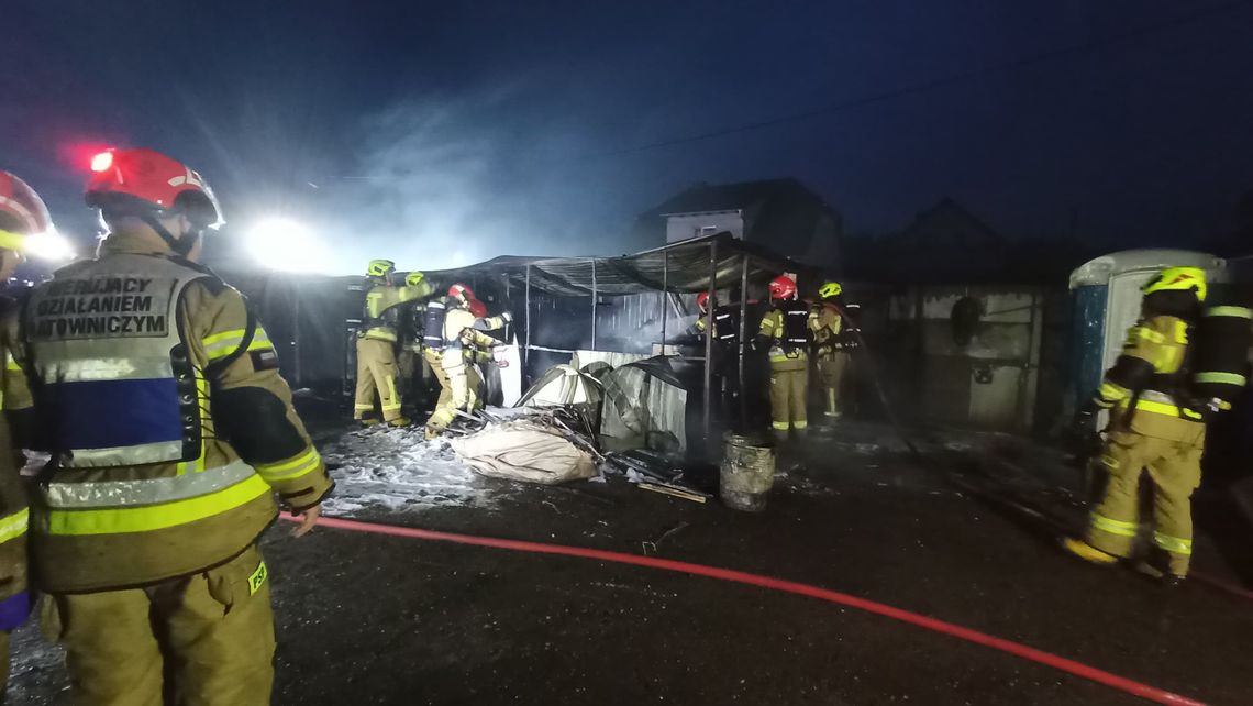 Groźny pożar garaży w Gogolinie – 6 zastępów straży walczyło z ogniem