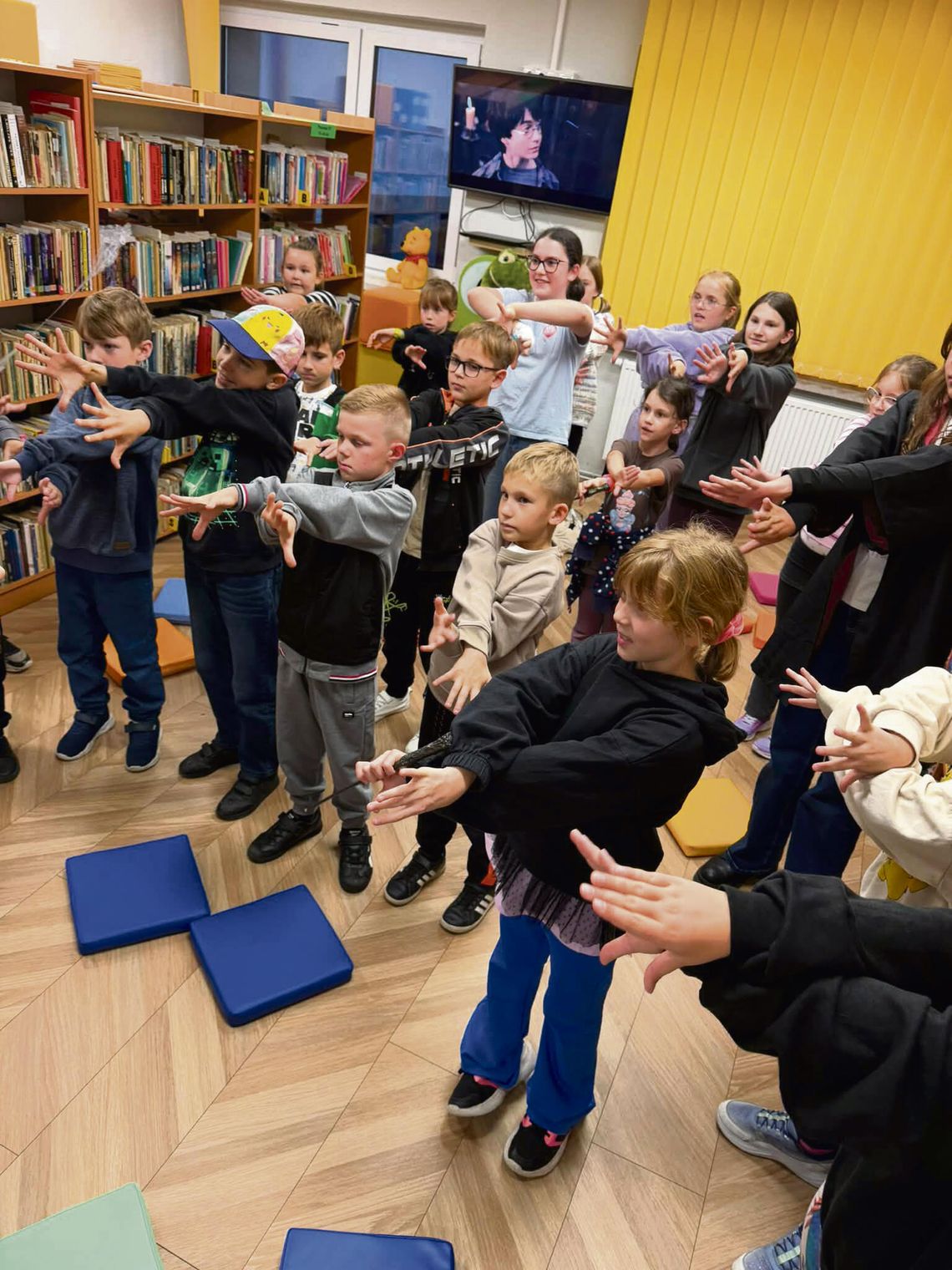 Hogwart w Walcach! Dzieci wkroczyły do magicznego świata Harry’ego Pottera Noc Bibliotek 2026 w Walcach – dzieci podczas zabaw, warsztatów i zagadek inspirowanych światem Harry’ego Pottera.