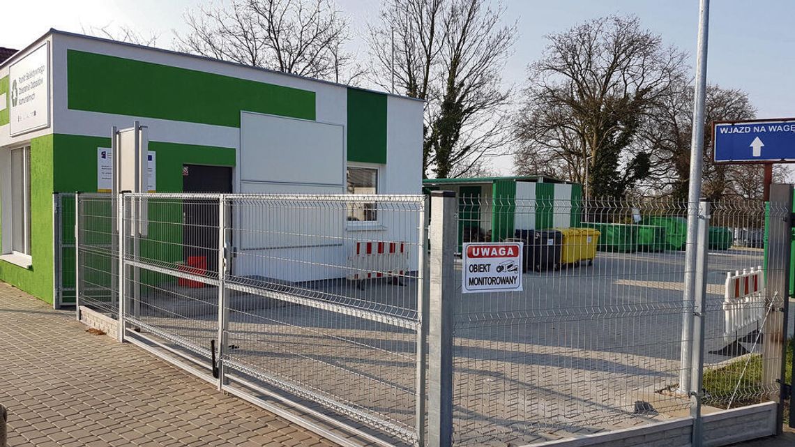Jak nasze zachowania kształtują czyste środowisko? Mieszkańcy powiatu krapkowickiego korzystający z ekologicznych form transportu i dbający o lokalną zieleń w przestrzeni miejskiej.