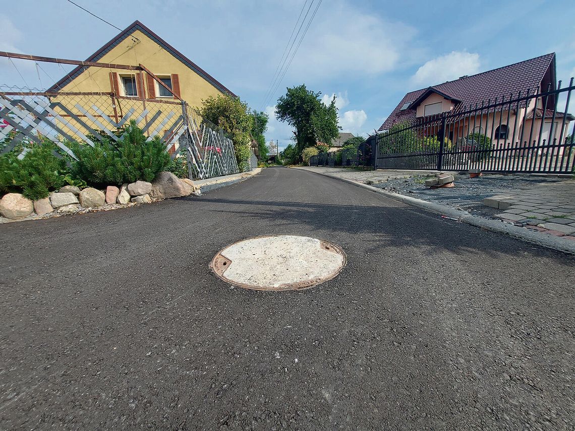 Kanalizacja w Kórnicy gotowa. Ponad 500 mieszkańców może już podłączyć się do sieci Nowo wybudowana kanalizacja sanitarna i odtworzone nawierzchnie drogowe w Kórnicy po zakończeniu inwestycji