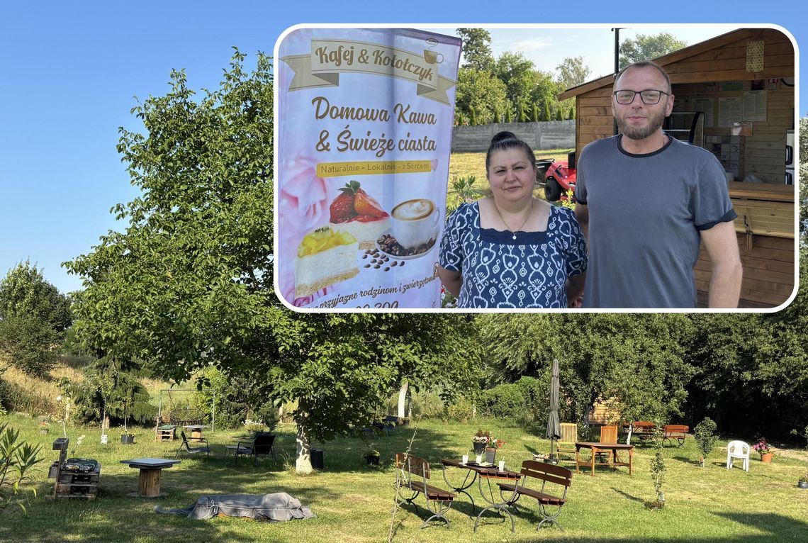 Elżbieta i Alfred Czypek przed ogrodową kawiarnią Kafej&Kołoczyk w Przyworach przy ulicy Odrzańskiej 2