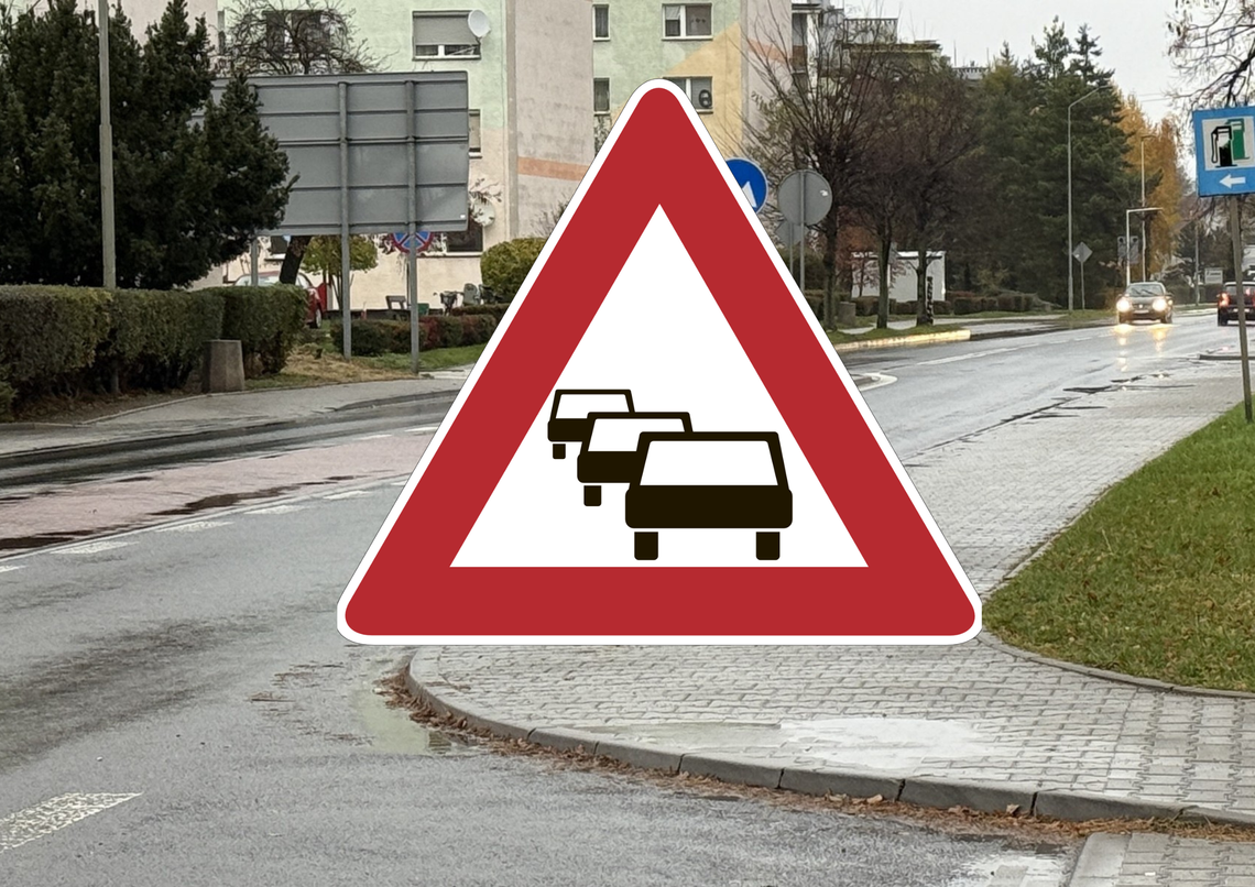 Kierowcy muszą liczyć się z utrudnieniami: Rusza budowa ścieżki pieszo–rowerowej przy ulicy Prudnickiej w Krapkowicach na zdjęciu Ulica Prudnicka w Krapkowicach – miejsce budowy nowej ścieżki pieszo–rowerowej w listopadzie 2025 roku