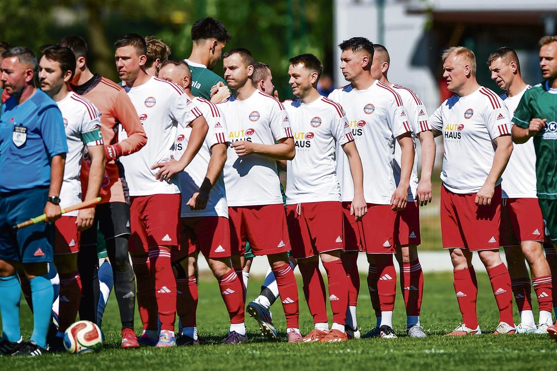 Komplet z regionu w jednej grupie Piłkarze z powiatu krapkowickiego podczas meczu A‑klasy — lokalne derby w sezonie 2026/2027