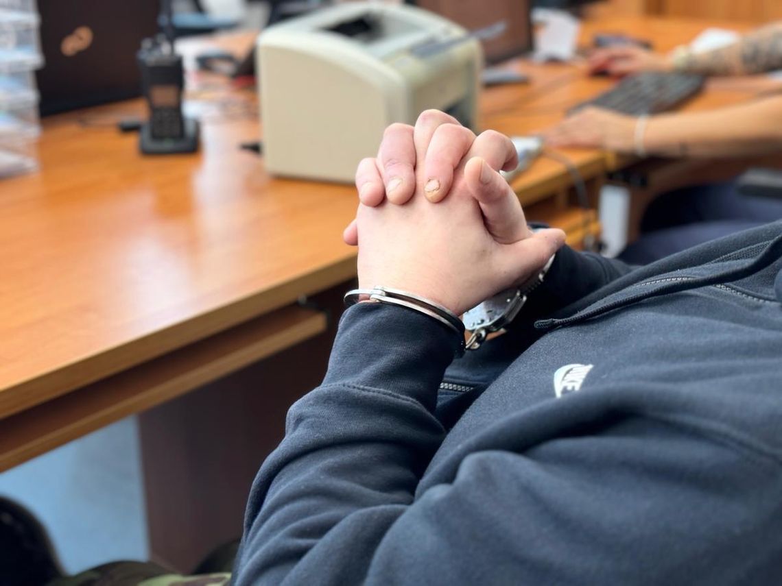 Kontrola drogowa w Krapkowicach – policja zatrzymała kierowcę z narkotykami na zdjęciu