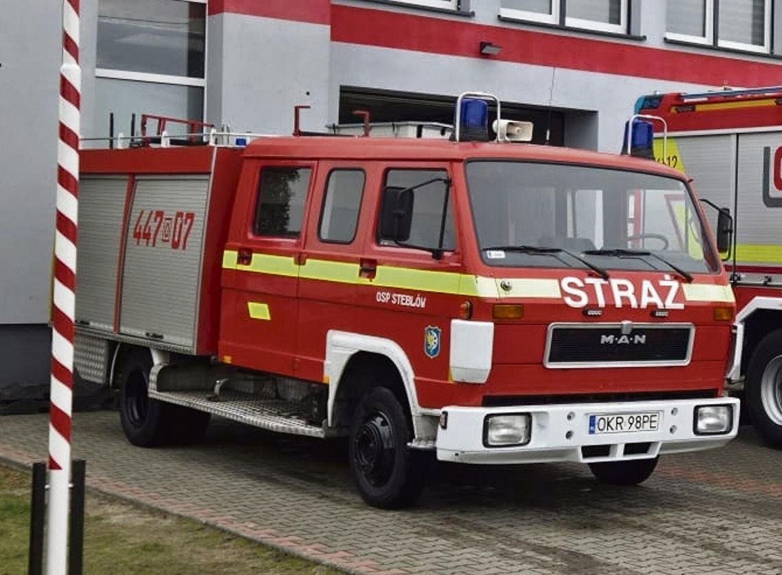 Krapkowice przekażą wóz strażacki na Ukrainę. MAN ze Steblowa zasili służby w Rohatyniu Wóz strażacki MAN z OSP Steblów, który zostanie przekazany do partnerskiego miasta Rohatyn