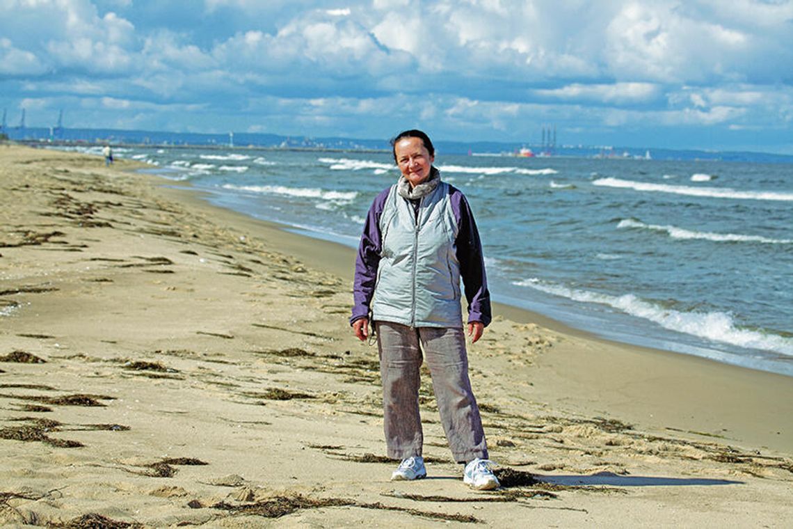 Dr Krystyna Musialik-Celta nad morzem – lekarz dziecięcy, pasjonatka przyrody i fotografii ptaków