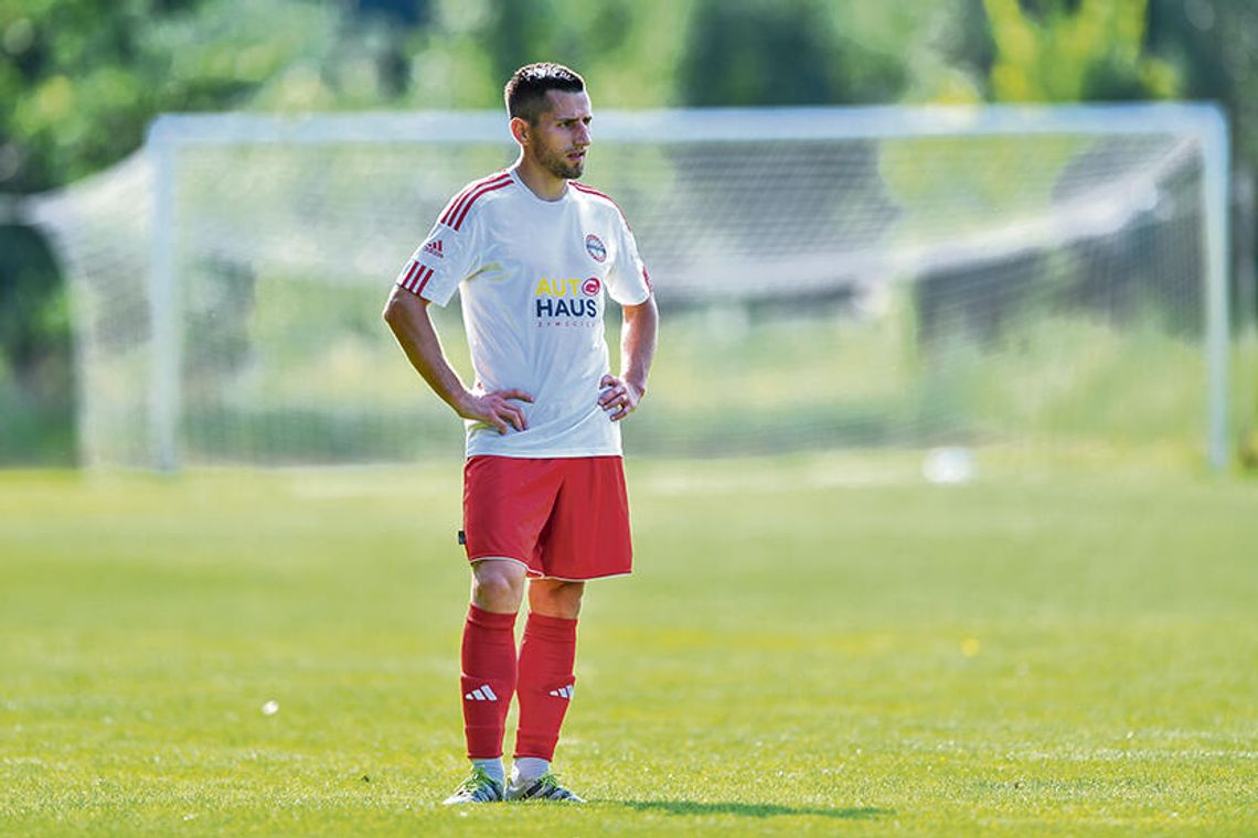 Piłkarze LZS Racławiczki podczas meczu A-klasy grupy 4 przeciwko Metalowcowi Łambinowice