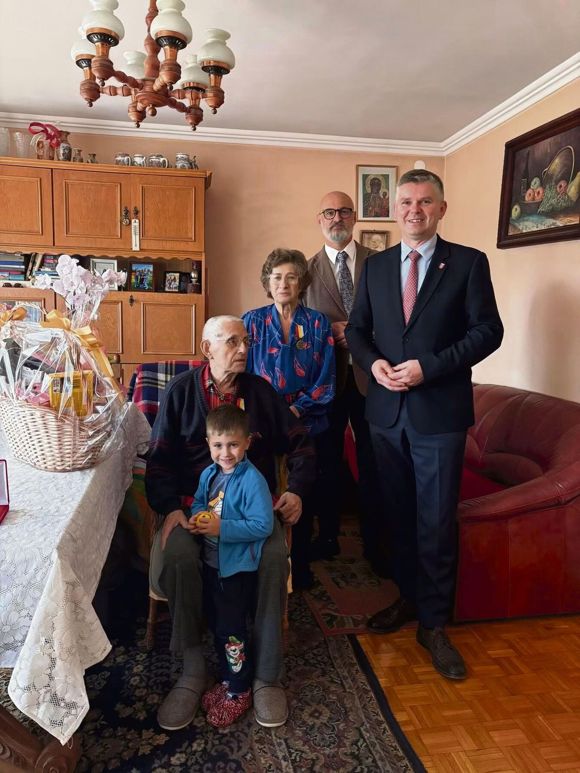 Maria i Jan z Gogolina przeżyli razem 60 lat. Z okazji jubileuszu odwiedzili ich włodarze Maria i Jan Ościsławscy z Gogolina świętują 60. rocznicę ślubu. Jubilatów odwiedzili burmistrz Krzysztof Reinert i jego zastępca Piotr Giecewicz.
