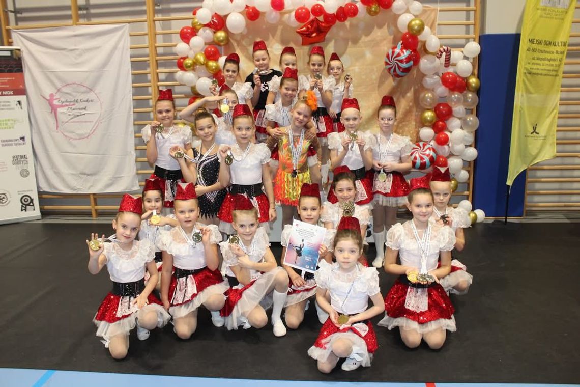 Mażoretki ze Zdzieszowic nie do zatrzymania! Grand Prix i grad medali na ogólnopolskim konkursie Mażoretki z Zdzieszowic z pucharem Grand Prix podczas Ogólnopolskiego Konkursu Mażoretek w Kozach