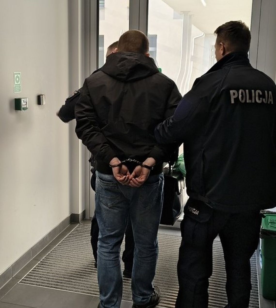 Mężczyzna nagrywał dzieci w damskiej toalecie. Zatrzymał go policjant, który był na zakupach Mężczyzna nagrywał dzieci w damskiej toalecie. Zatrzymał go policjant, który był na zakupach