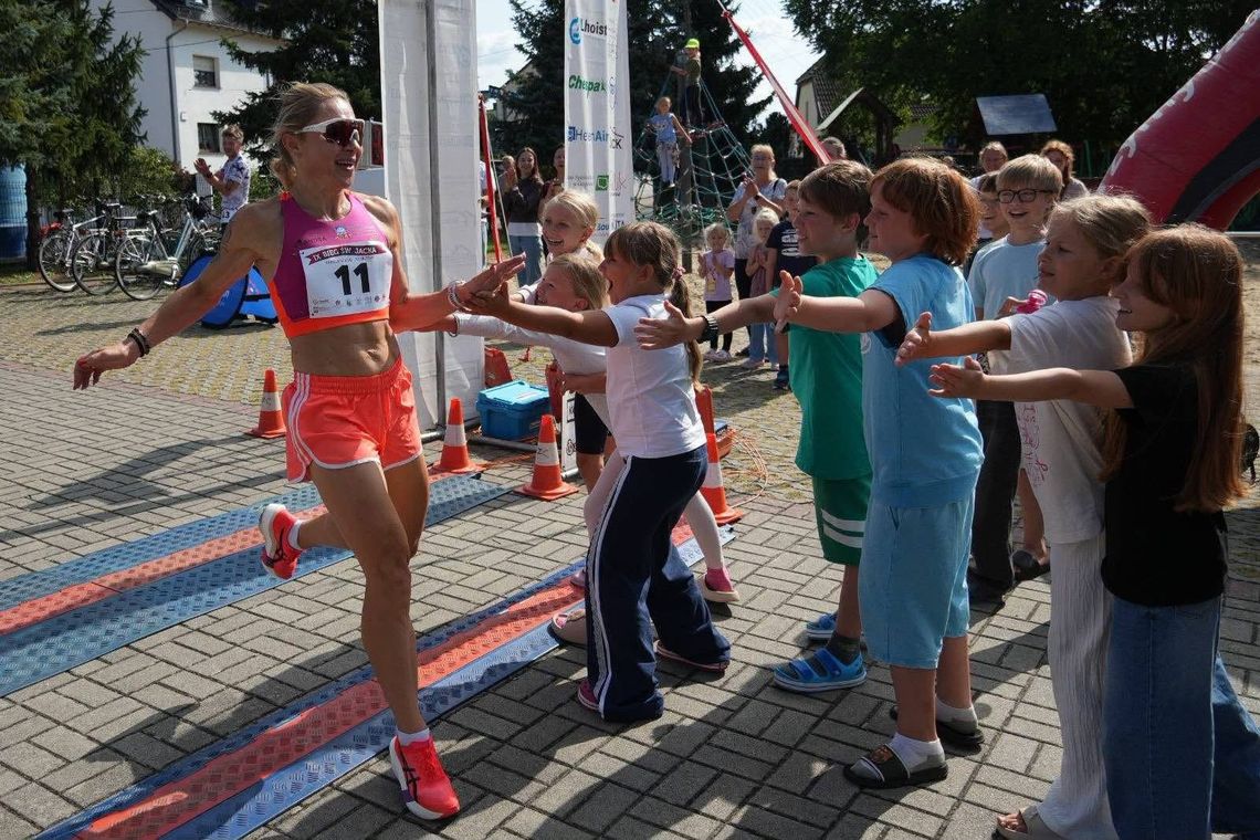 Beata Szatka z Gogolina podczas zawodów biegowych